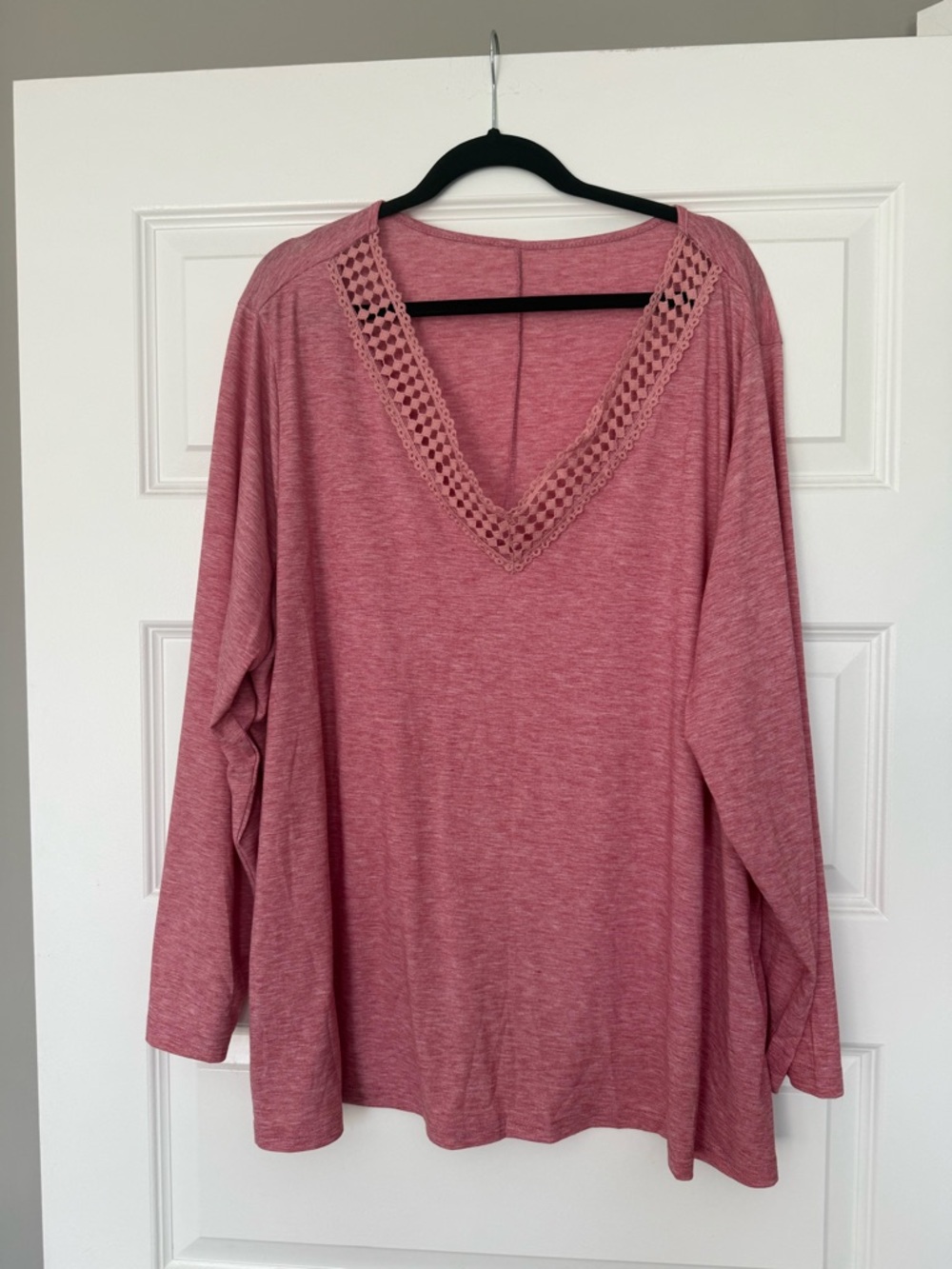 Women’s Long-Sleeve V-Neck Crochet Trim Top - Dusty Rose